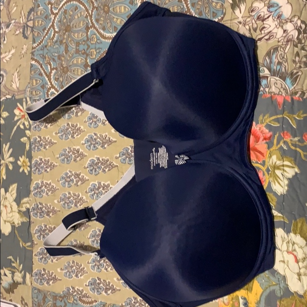 Molded cup bra